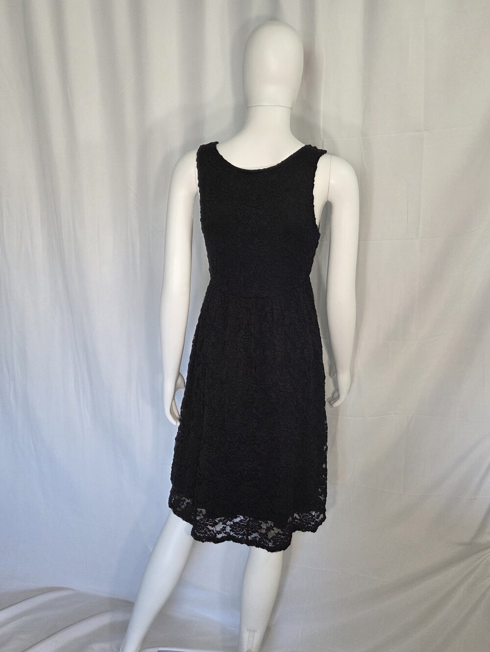 Womens Black Lace Sleeveless Maternity Dress - Picture 2 of 6